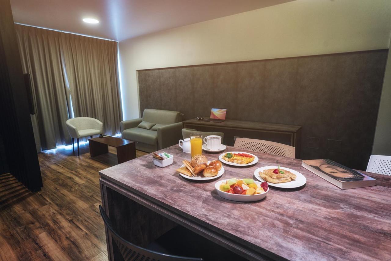 Urban Suites Apart Hotel Санта-Крус-де-ла-Сьерра Экстерьер фото